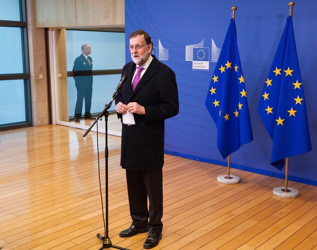 GRAF7758  BRUSELAS  23 02 2018 - El presidente del Gobierno  Mariano Rajoy  atiende a los medios de comunicacion antes de asistir a la conferencia de alto nivel sobre el Sahel organizada por la Comision Europea hoy en Bruselas  EFE Horst Wagner