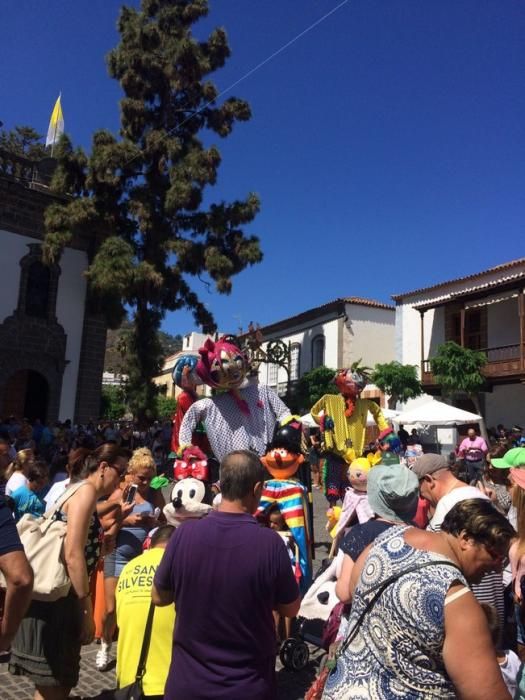 Fiestas del Pino en Teror: Subida de la Bandera en la Basílica