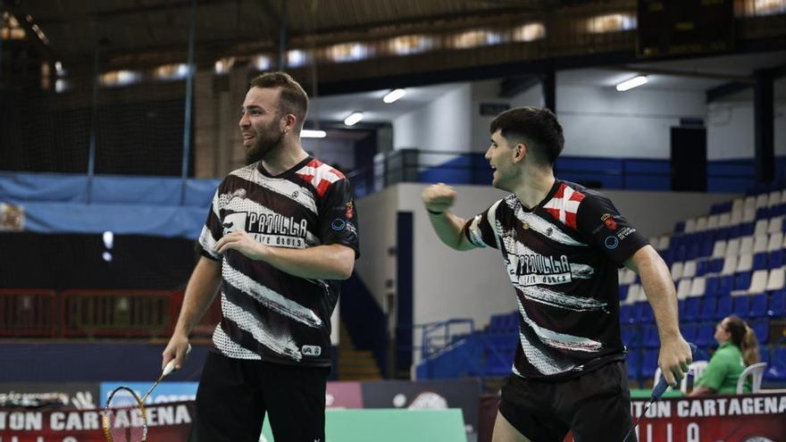 Las imágenes del partido de ida de la final de liga de bádminton en Cartagena