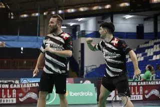Las imágenes del partido de ida de la final de liga de bádminton en Cartagena
