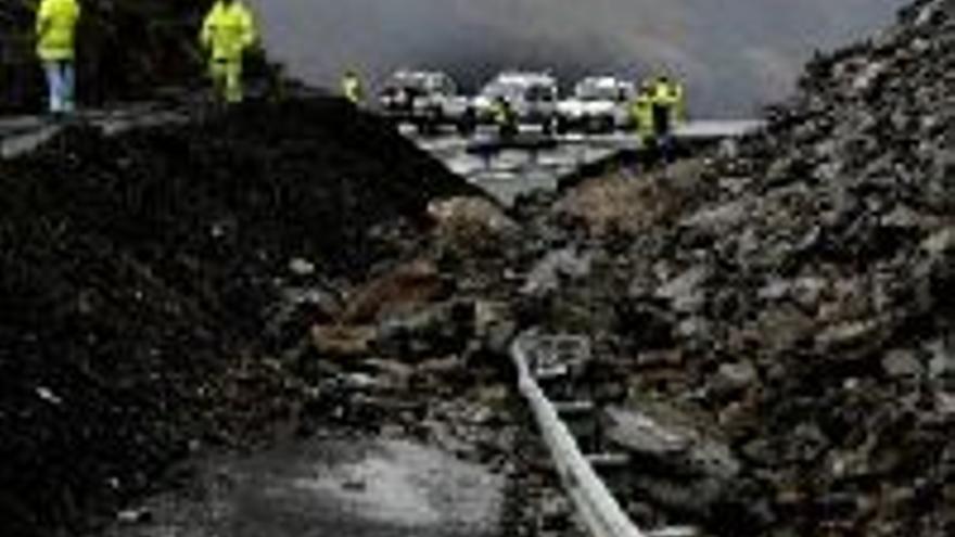 UN DERRUMBE CORTA LA AUTOPISTA ASTURIAS-LEON