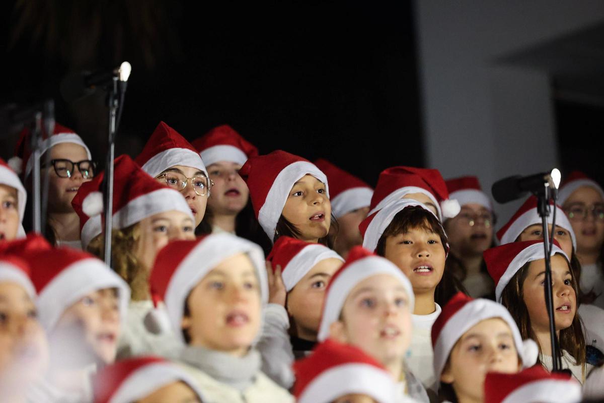 Las imágenes del encendido de luces de Navidad en Sant Josep Las imágenes del encendido de luces de Navidad en Sant Josep