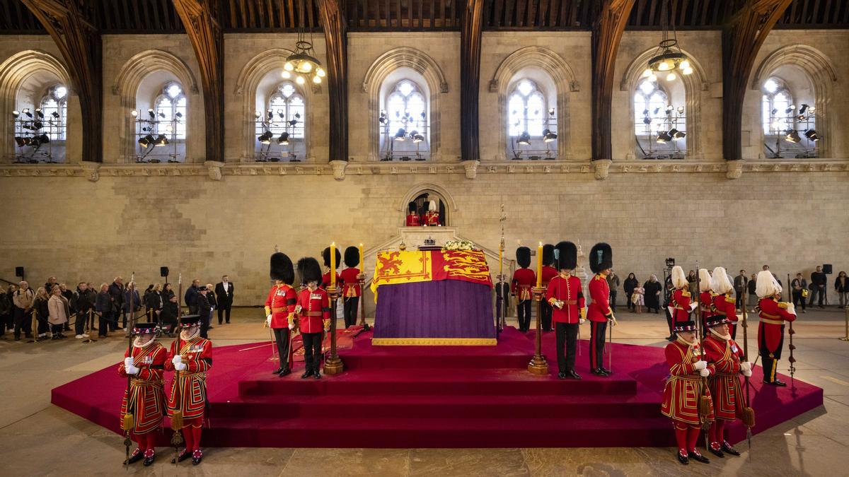 El féretro de Isabel II, en Westminster.