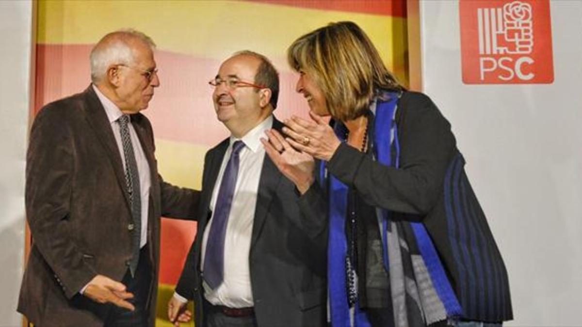 Miquel Iceta, ayer en L'Hospitalet, con Josep Borrell y la alcaldesa Núria Marín.