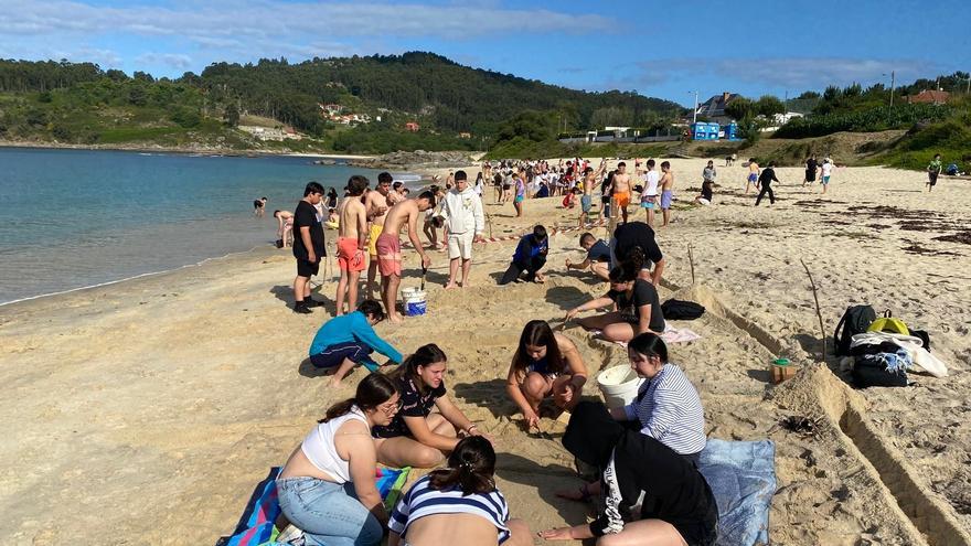 Certamen Artístico &quot;Esculturas na Area&quot; del CPR Eduardo Pondal en Santa Marta