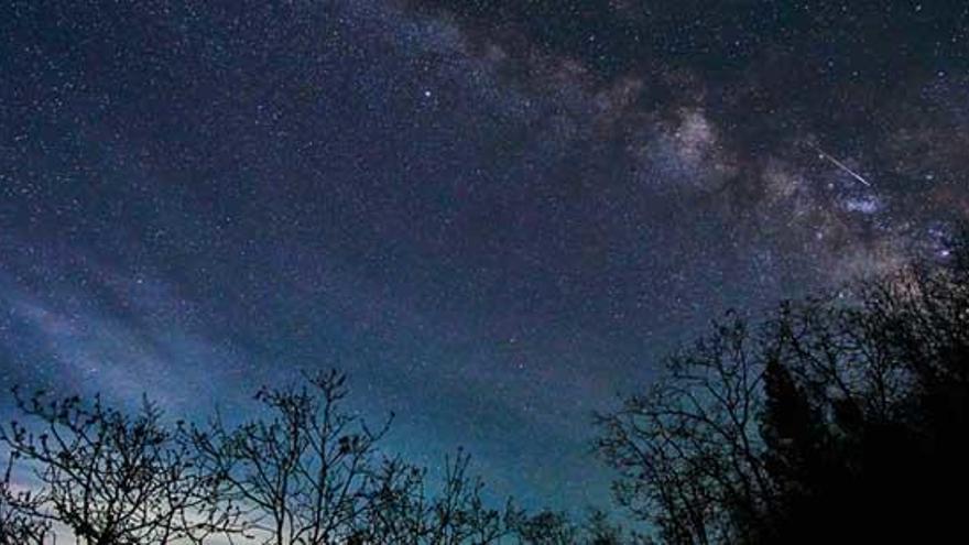 Dónde y cómo ver la lluvia de meteoros de las Líridas