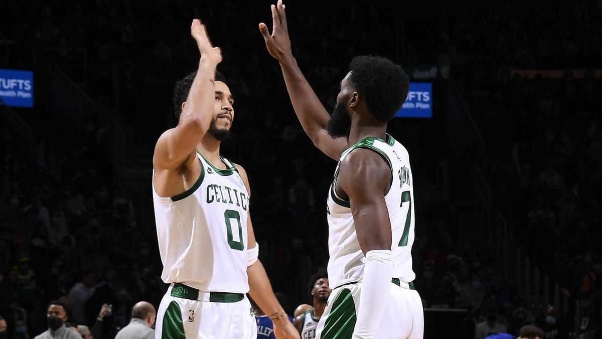 Tatum y Brown.