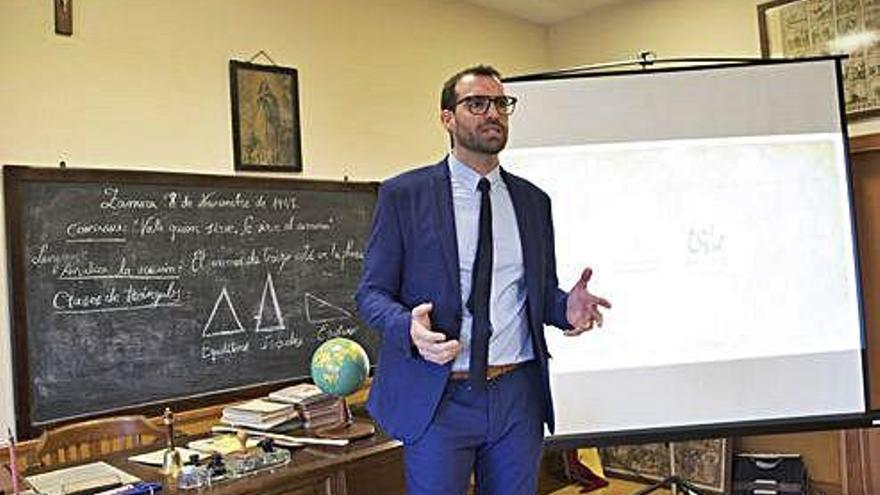 Gabriel Parra Nieto, durante la defensa de su tesis en el Museo Pedagógico del Campus Viriato.