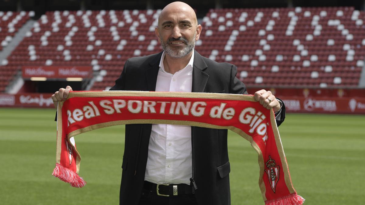 Abelardo destituido como entrenador del Sporting