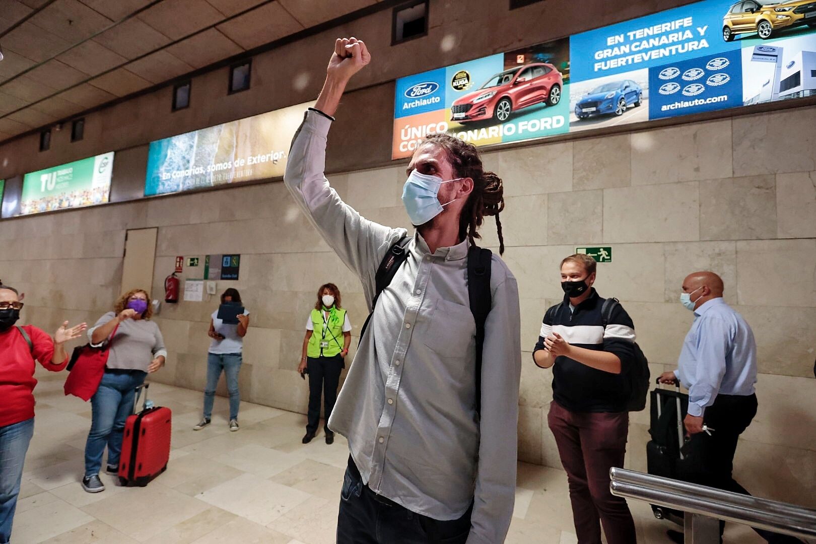 Alberto Rodríguez llega a Tenerife y anuncia que deja la militancia de Podemos