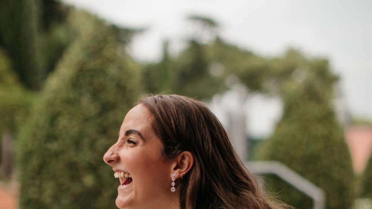 María Gujarro el día de su boda con vestido de Massimo Dutti