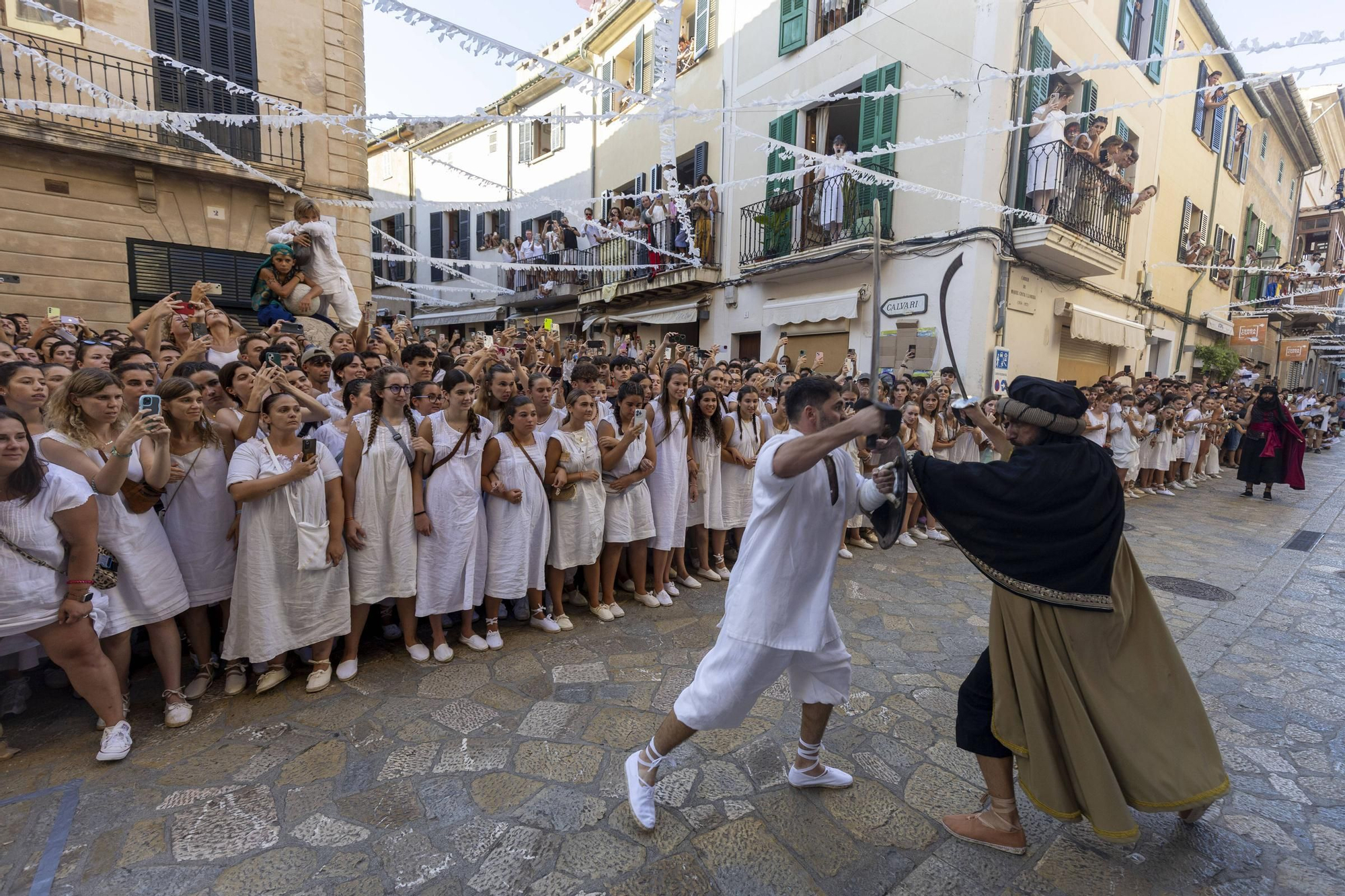 LA PATRONA | La batalla de moros y cristianos de Pollença, en imágenes