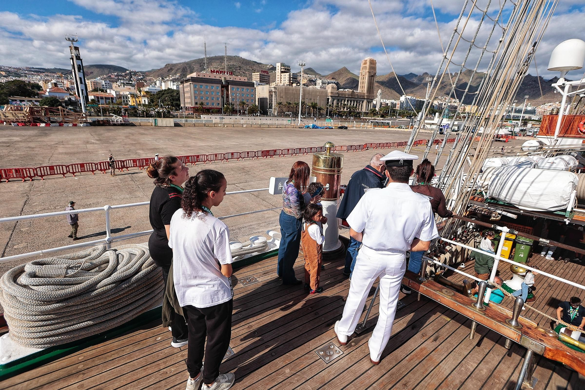 Queues outside the Juan Sebatián Elcano, the ship on which Princess Leonor was trained