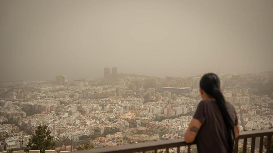 Tenerife Braces for Intense Heatwave and Saharan Dust as Temperatures Soar