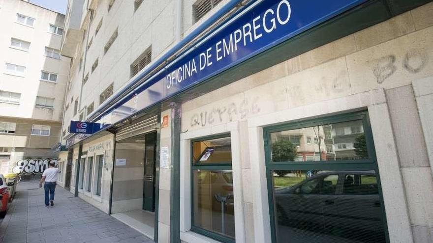 Exterior de una oficina de empleo en A Coruña.