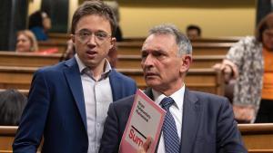 Iñigo Errejón, portavoz parlamentario de Sumar, y Enrique Santiago, portavoz de IU en el Conrgeso.