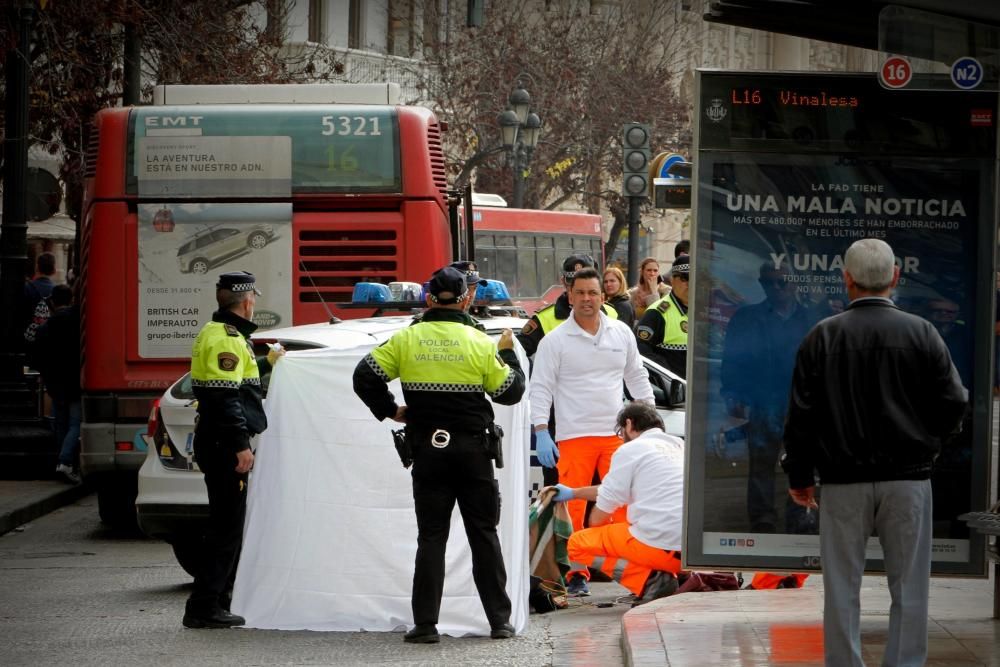 Muere una anciana atropellada por un bus de la EMT