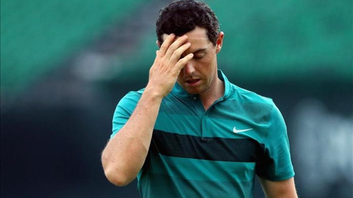 McIlroy se mostró desesperado con el putt que le dejó fuera del PGA