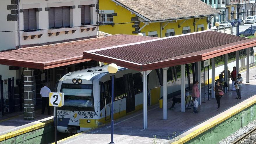 Foro exige a Fomento que no &quot;desmantele&quot; la línea ferroviaria de Aller y Mieres