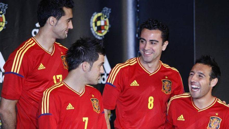 Homenaje a Xavi por superar 100 partidos como internacional