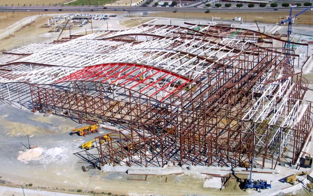 El Palacio de Congresos de Málaga fue inaugurado en 2003. Obra del arquitecto Ángel Asenjo, desde entonces ha sido sede de numerosos eventos en la capital de la Costa del Sol. Desde ferias inmobiliarias hasta salones del automóvil pasando por castings o la tradicional Muestra Infantil en Navidad