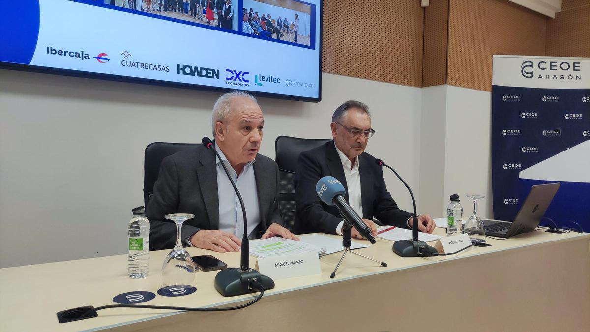 Miguel Marzo, presidente de la CEOE Aragón, y Antonio Cobo, presidente del Think Tank Aragón.