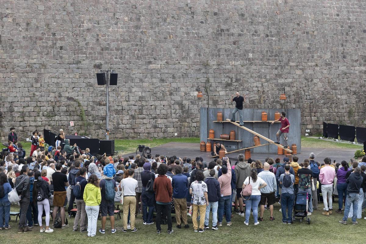 El castell de Munjüic se llena de circo como nuevo escenario de la Mercè