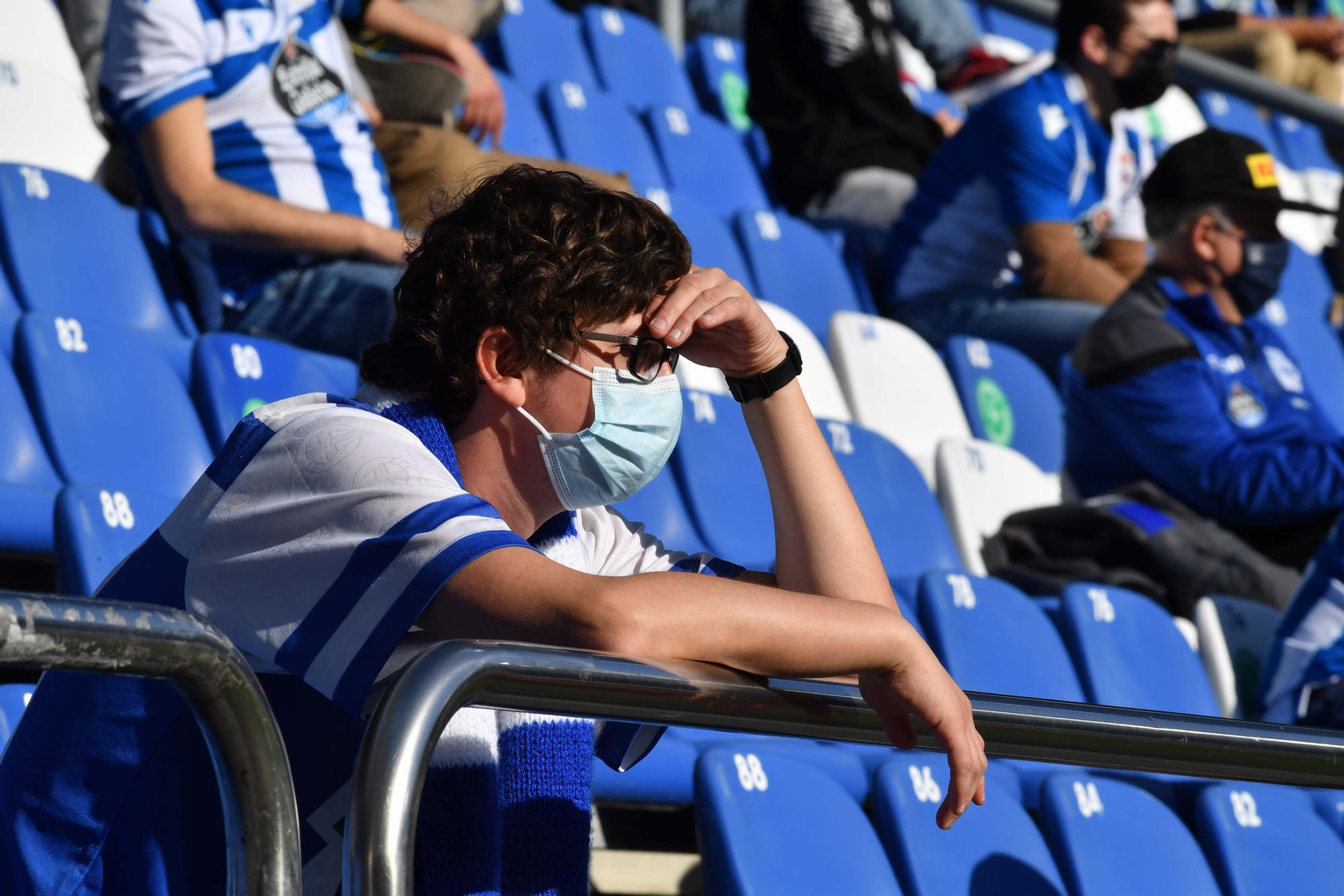 5.000 aficionados apoyan al Dépor en las gradas de Riazor