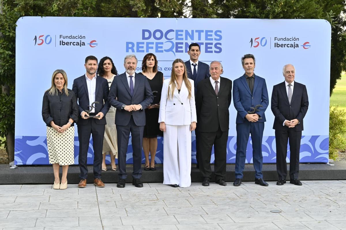 En imágenes | Los reyes Felipe VI y Letizia, junto a la princesa Leonor, arropan a la infanta Sofía en su primer discurso en solitario en Zaragoza En imágenes | Los reyes Felipe VI y Letizia, junto a la princesa Leonor, arropan a la infanta Sofía en su primer discurso en solitario en Zaragoza