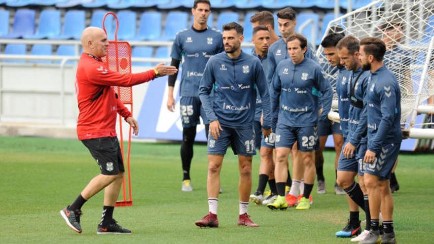 Sampedro y varios jugadores, en el entrenamiento del pasado domingo.