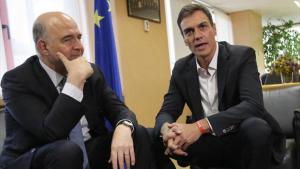 Pedro Sánchez y el también socialista Pierre Moscovici, eurocomisario de Asuntos Económicos, en la sede de la UE en Madrid.