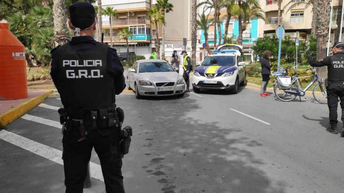 Control de la Policía Local de Torrevieja. | J. CARRIÓN