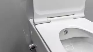 Film transparente en el inodoro: la razón por la que cada vez más gente pone en práctica esta técnica