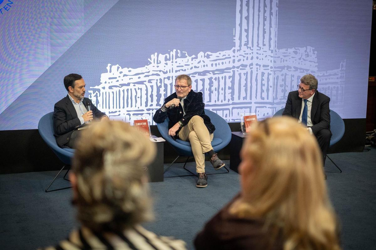 Jorge Dávila presenta su primera novela, 'El anillo de Faride'
