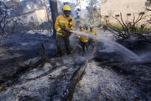 Incendi forestal a peu de les Gavarres