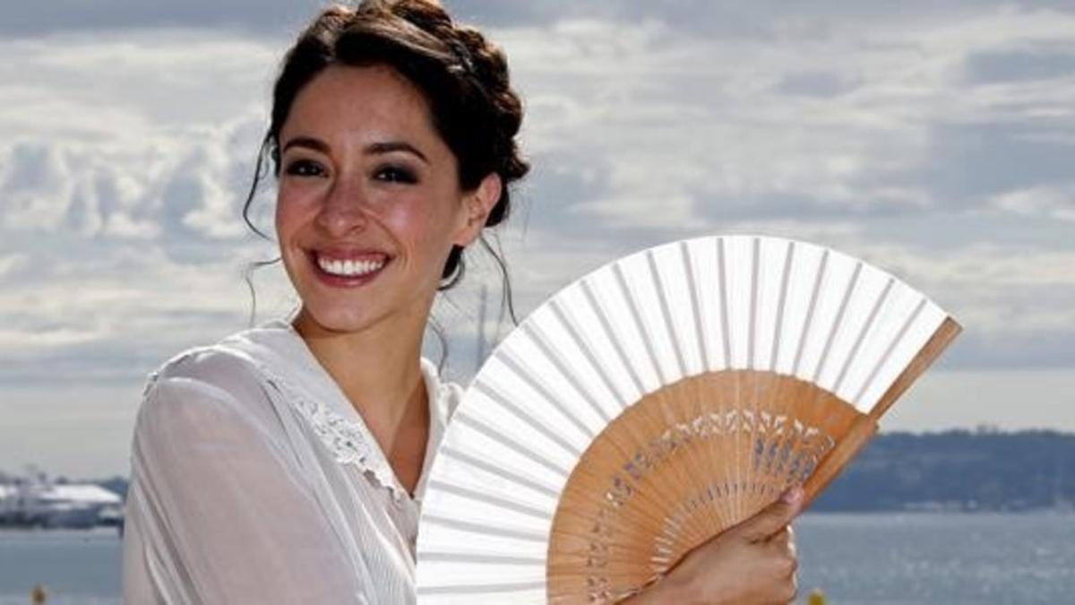 zentauroepp23854004 actress oona chaplin poses during a photocall for the televi170504175933