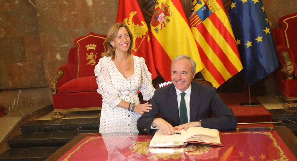 Visita del presidente
Jorge Azcón al ayuntamiento.  | ÁNGEL DE CASTRO