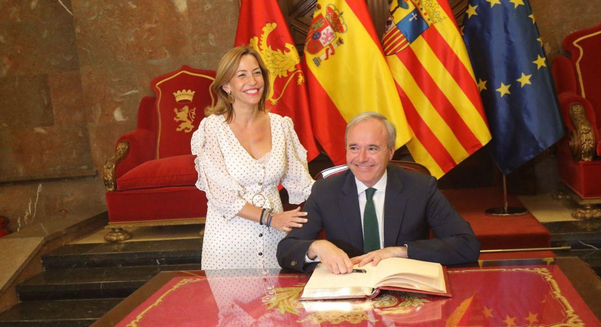 Visita del presidente
Jorge Azcón al ayuntamiento. | ÁNGEL DE CASTRO