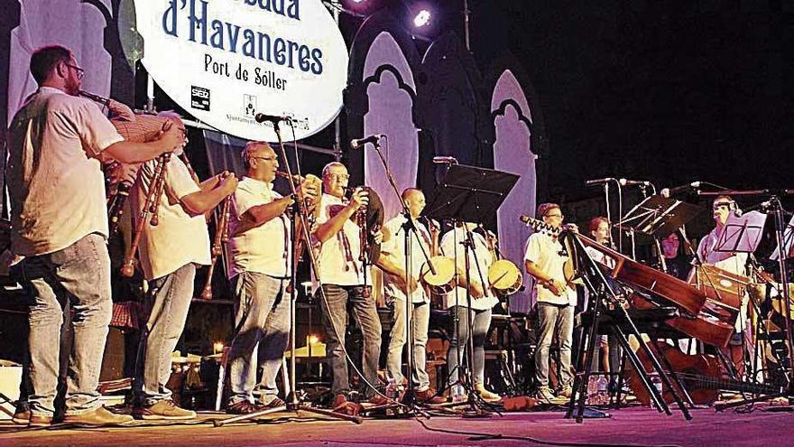 Noche de ritmos romÃ¡nticos en la playa de Can GenerÃ³s.