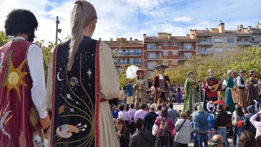 Una seixantena de gegants omplen la Font del Ros de Berga de cultura popular i ambient festiu