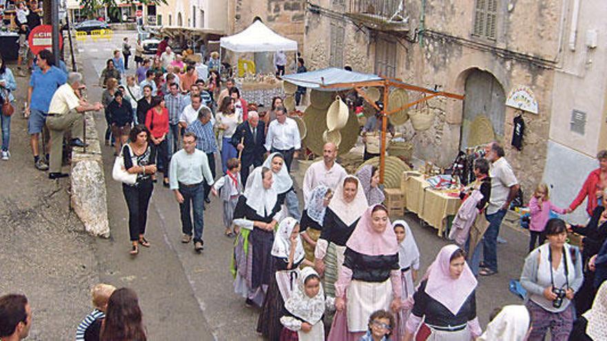 Éxito de participación en la fiesta de Es Sequer pese a la mala climatología