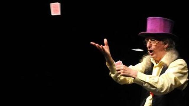 L'espectacle de màgia de Juan Tamariz sedueix el públic
