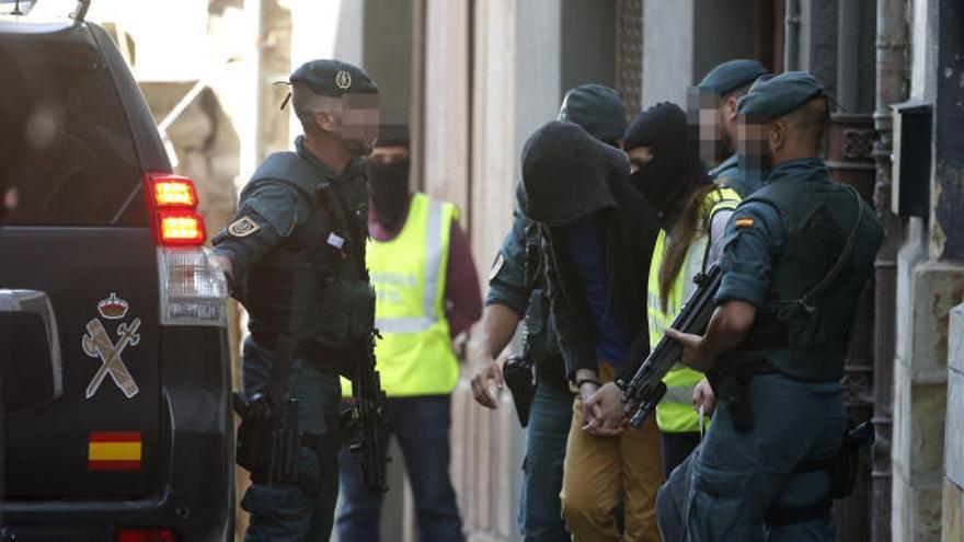 La Guardia Civil detiene a un joven acusado de difundir la ideología del DAESH