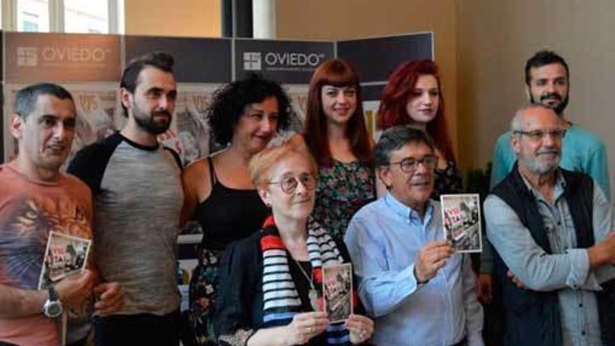 Carmen Gallo, Roberto Sánchez Ramos y Eladio de Pablo -en primer término- presentaron las visitas junto al elenco de artistas.