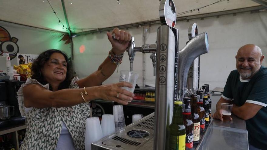 La lluvia pone a prueba el estreno de las casetas hosteleras de San Agustín: pocas ventas y suministro eléctrico tardío