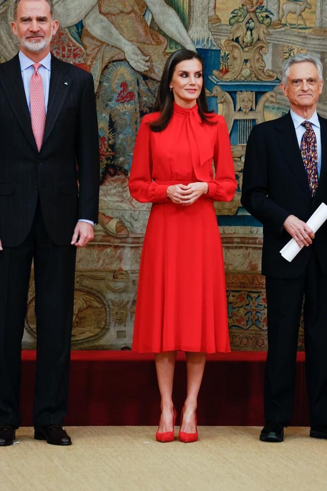 El look 'total red' de Bimani que ha estrenado la reina Letizia