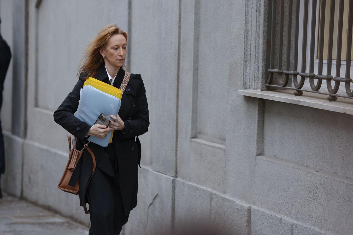 Leticia de la Hoz, abogada de Koldo García, al llegar al Tribunal Supremo, en una imagen de archivo.