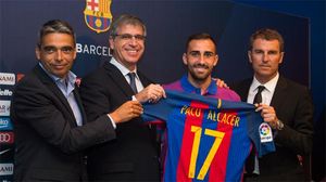 El davanter valencià, presentat al Camp Nou.