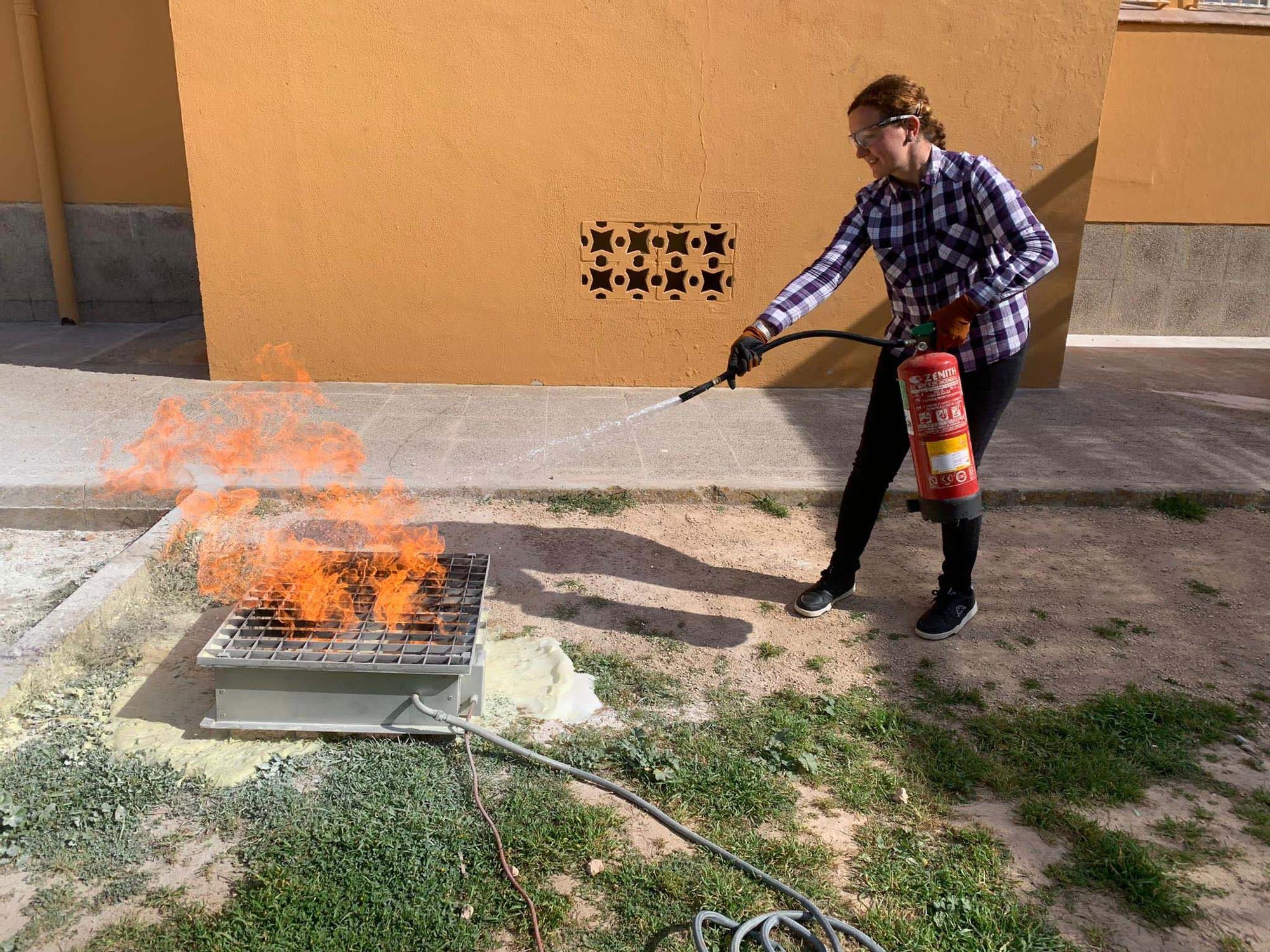 Galería: Bomberos por un día en los centros escolares de Formentera