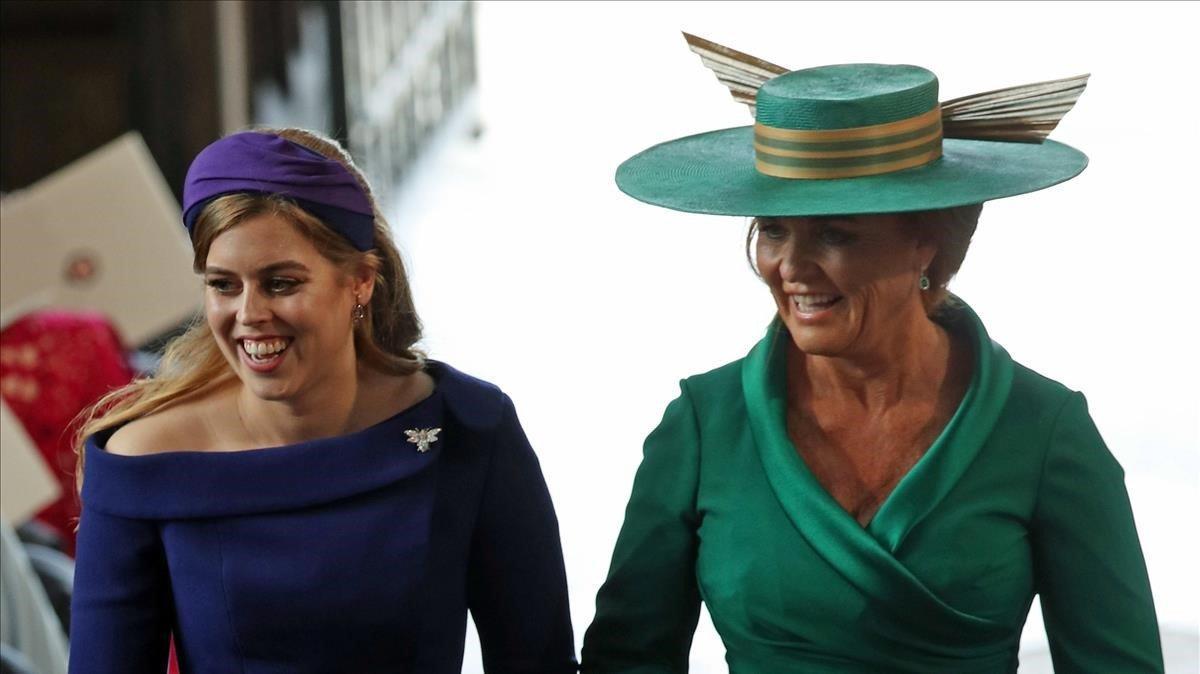 lmmarco45436806 princess beatrice of york and sarah  duchess of york arrive 181012140001